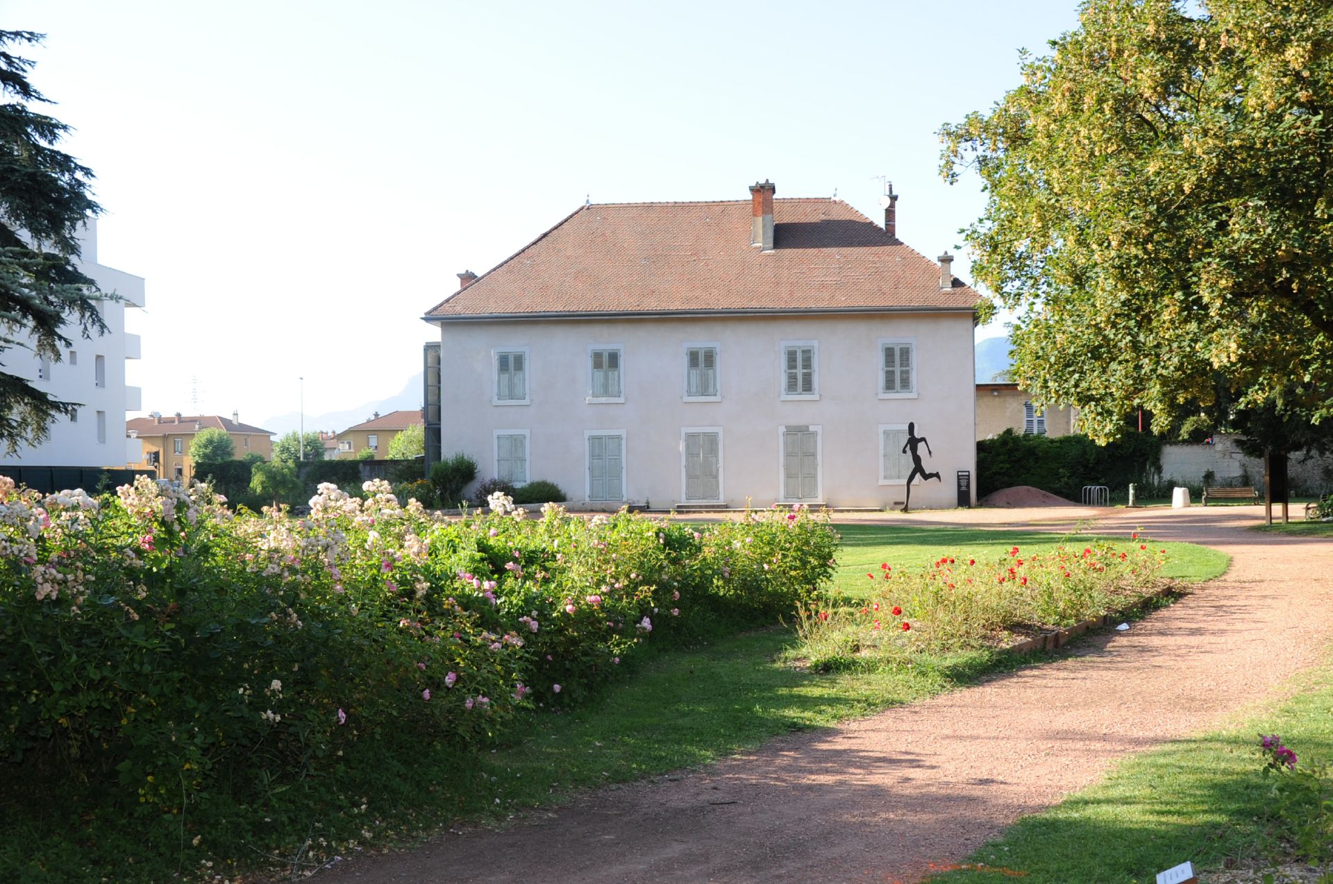 Bâtiment du musée Géo-Charles vu depuis le parc Bâtiment du musée Géo-Charles vu depuis le parc