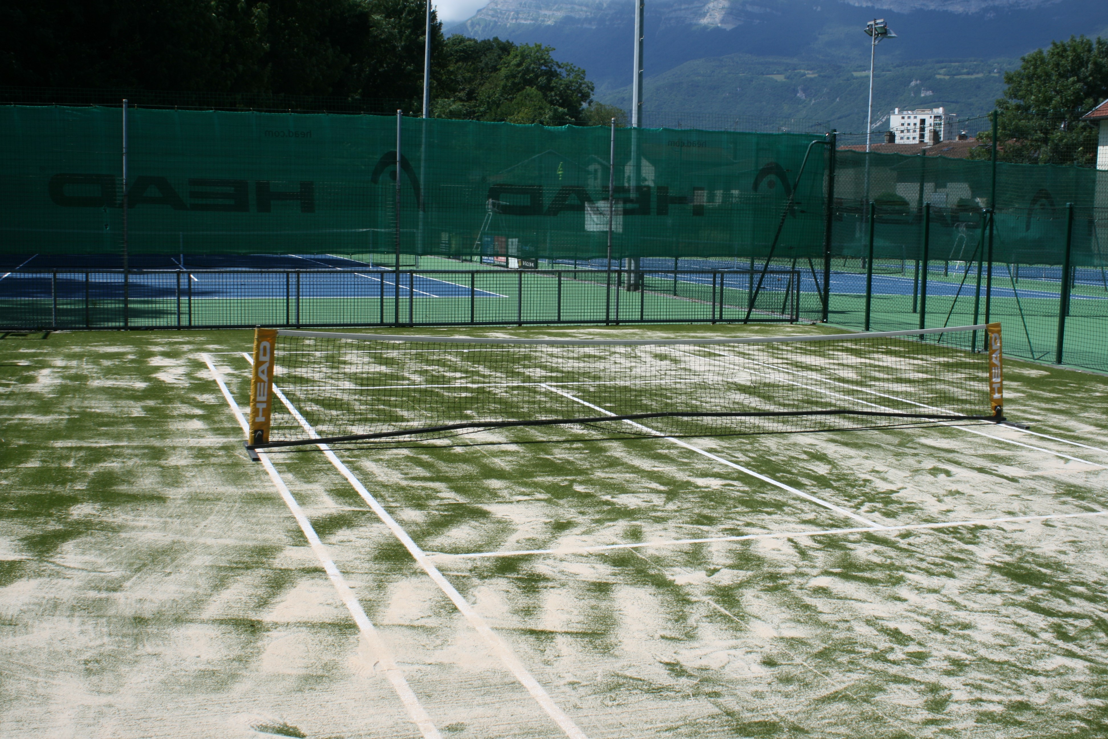 Présentation du nouveau terrain de Touch tennis, avec sa surface synthétique.
