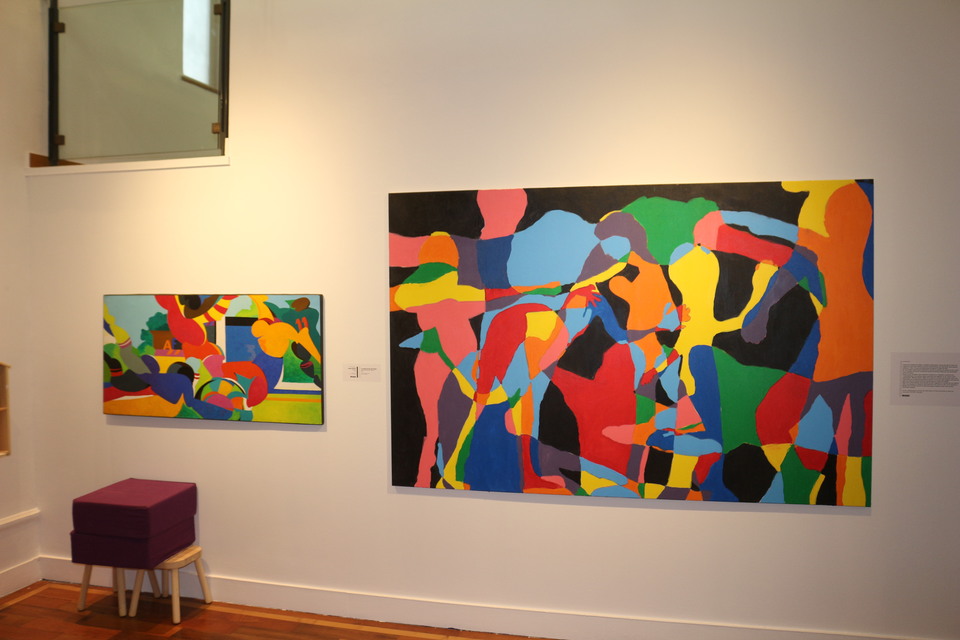 Vernissage de l'exposition Dialogues au musée Géo Charles. Photo de deux oeuvres exposées côte à côte.