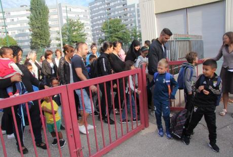 Ouverture des portes à l'école élémentaire Marcel Cachin