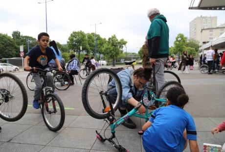L'Apase proposait un stand de réparation de vélos et deux-roues pour remettre son cycles en bon état.