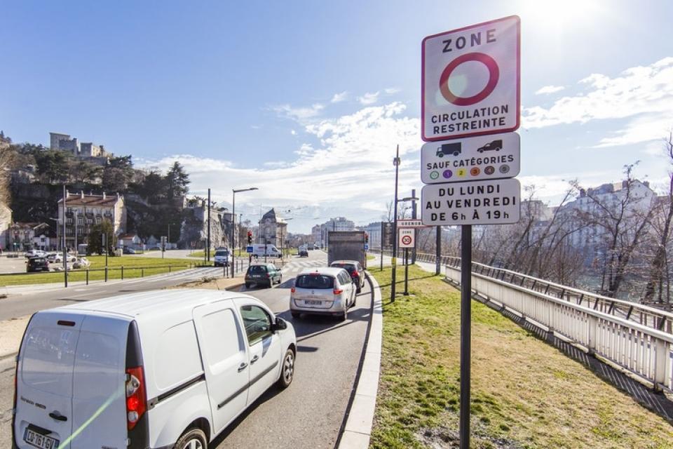 Zone à circulation restreinte à l'entrée de Grenoble 