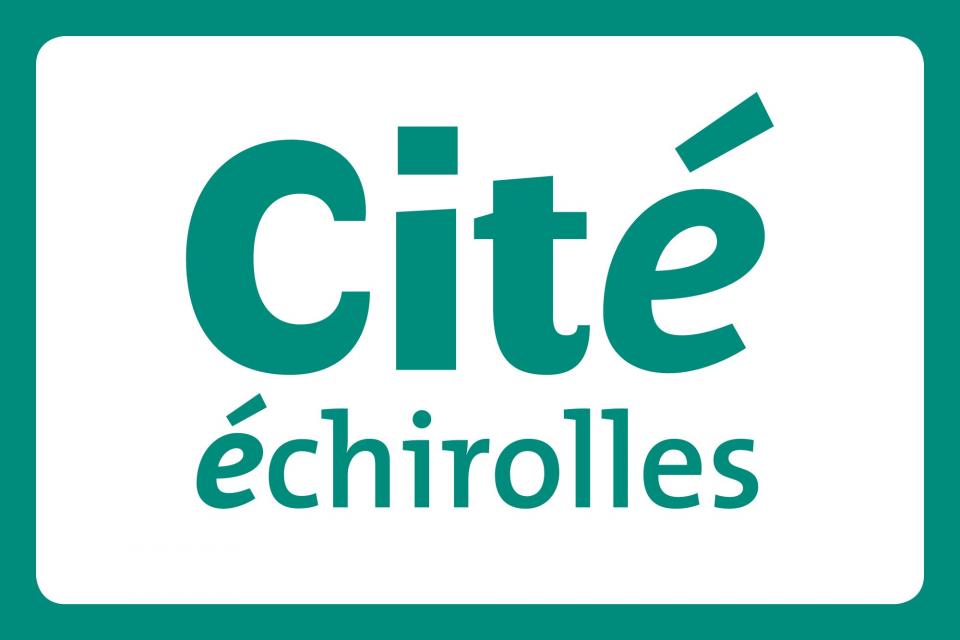 Image avec un encadré bleu. Au centre de l'image il est écrit Cité Échirolles.