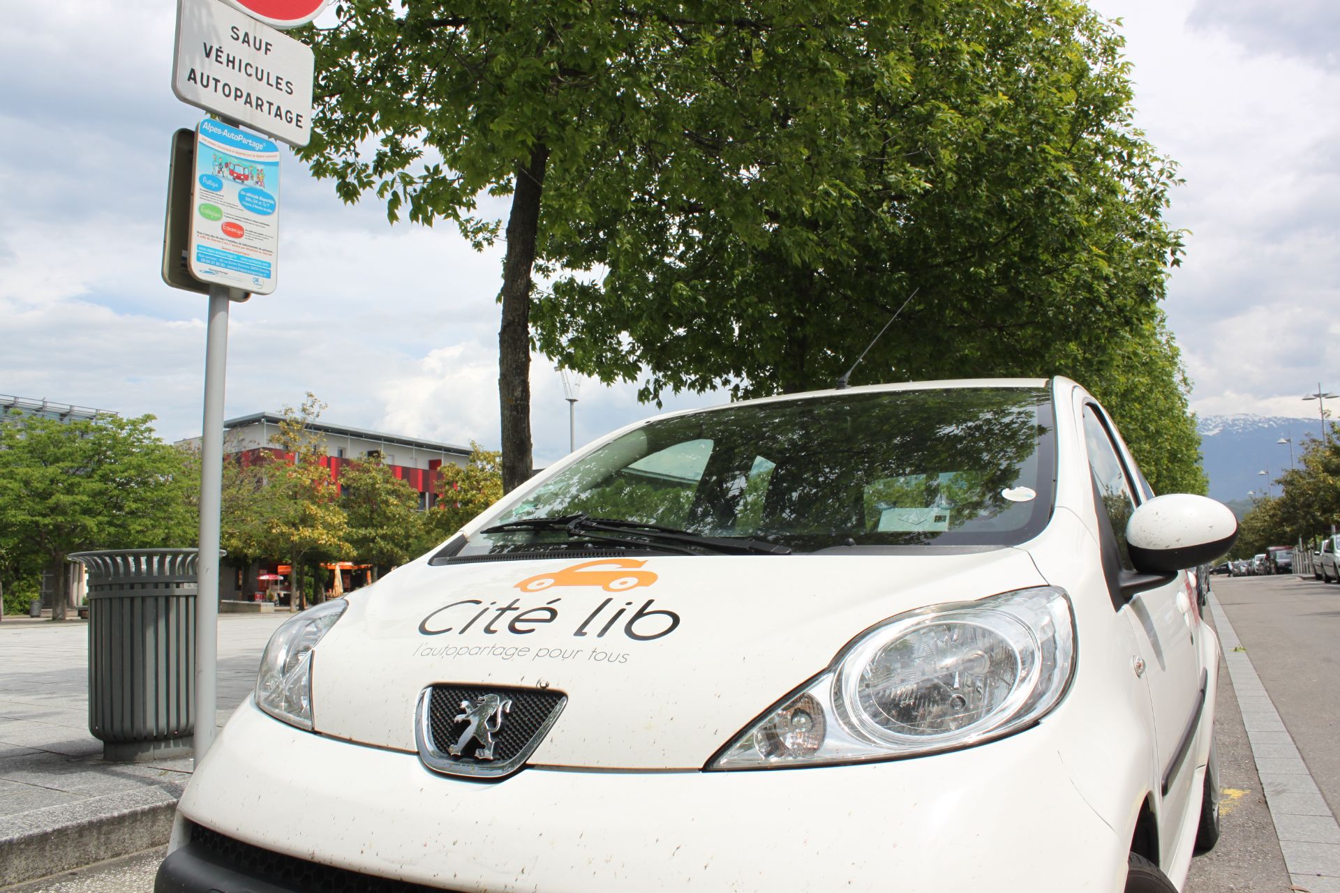 Citiz propose d'utiliser une des trois voitures partagées disponibles à Echirolles Véhicule citélib
