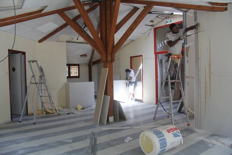 Ouvrier travaillant à la crèche La Farandole 