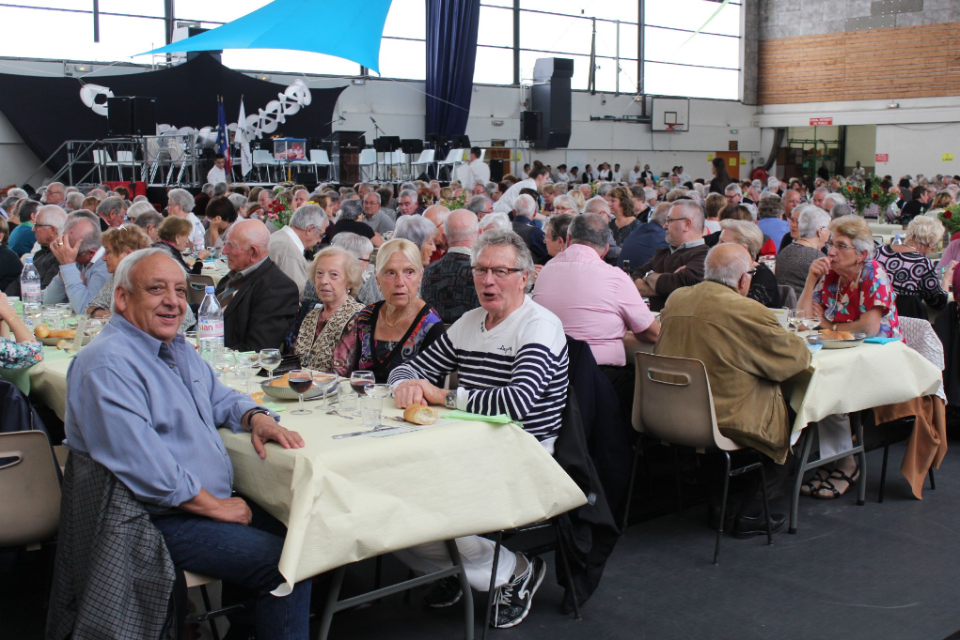 Les participant-es au Banquet des anciens