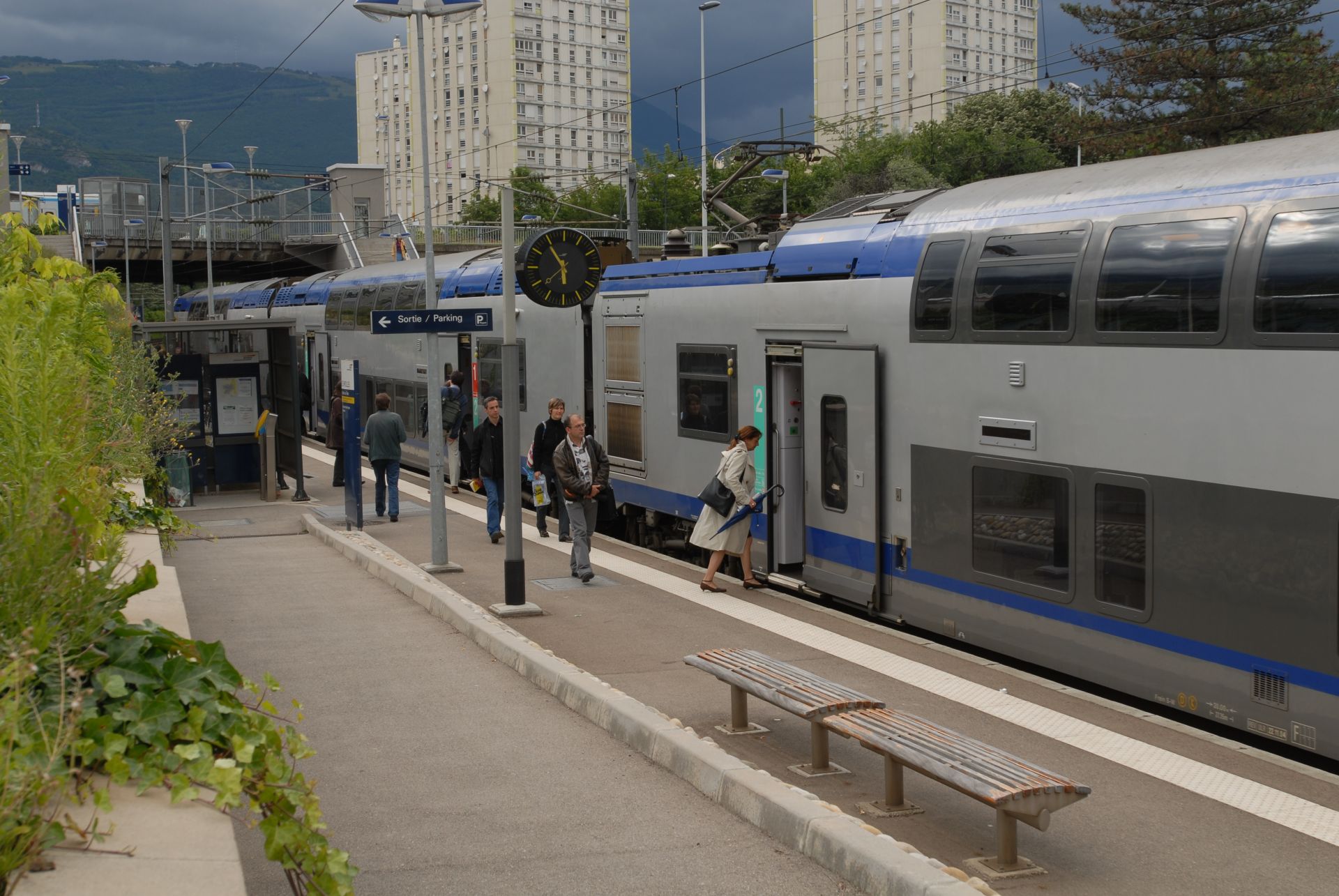 Train en gare d'Echirolles 