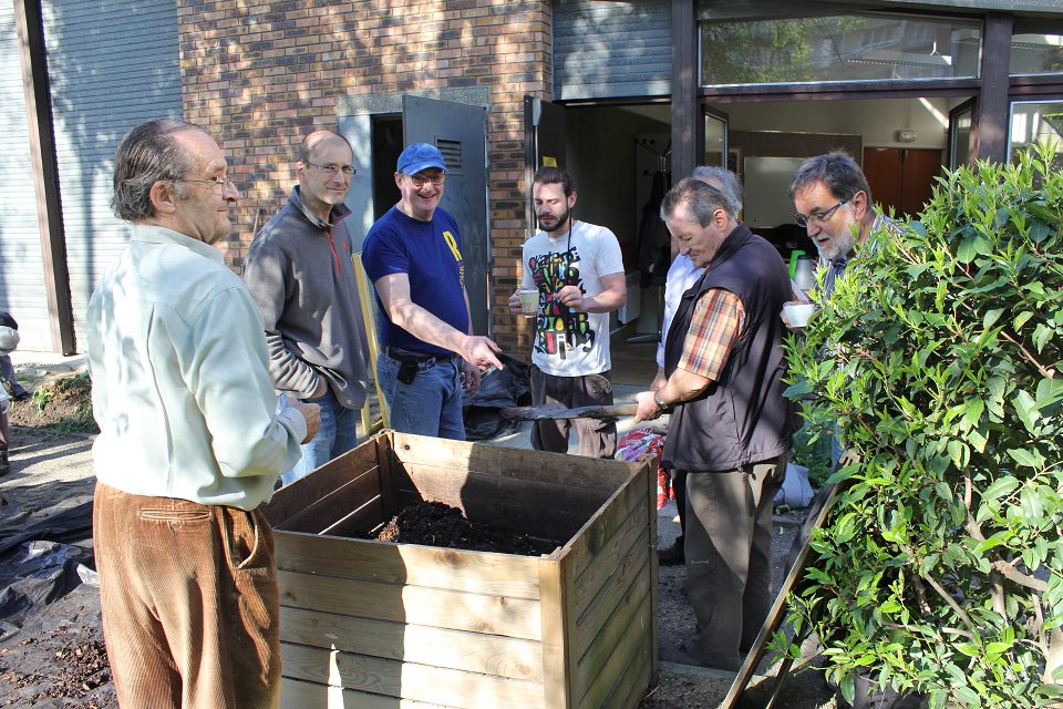 récole de compost au centre social des Granges