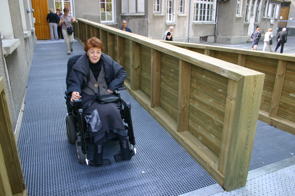 Grâce à l'Ad'AP, les batiments publics sont, progressivement, rendus accessibles à tous les publics.