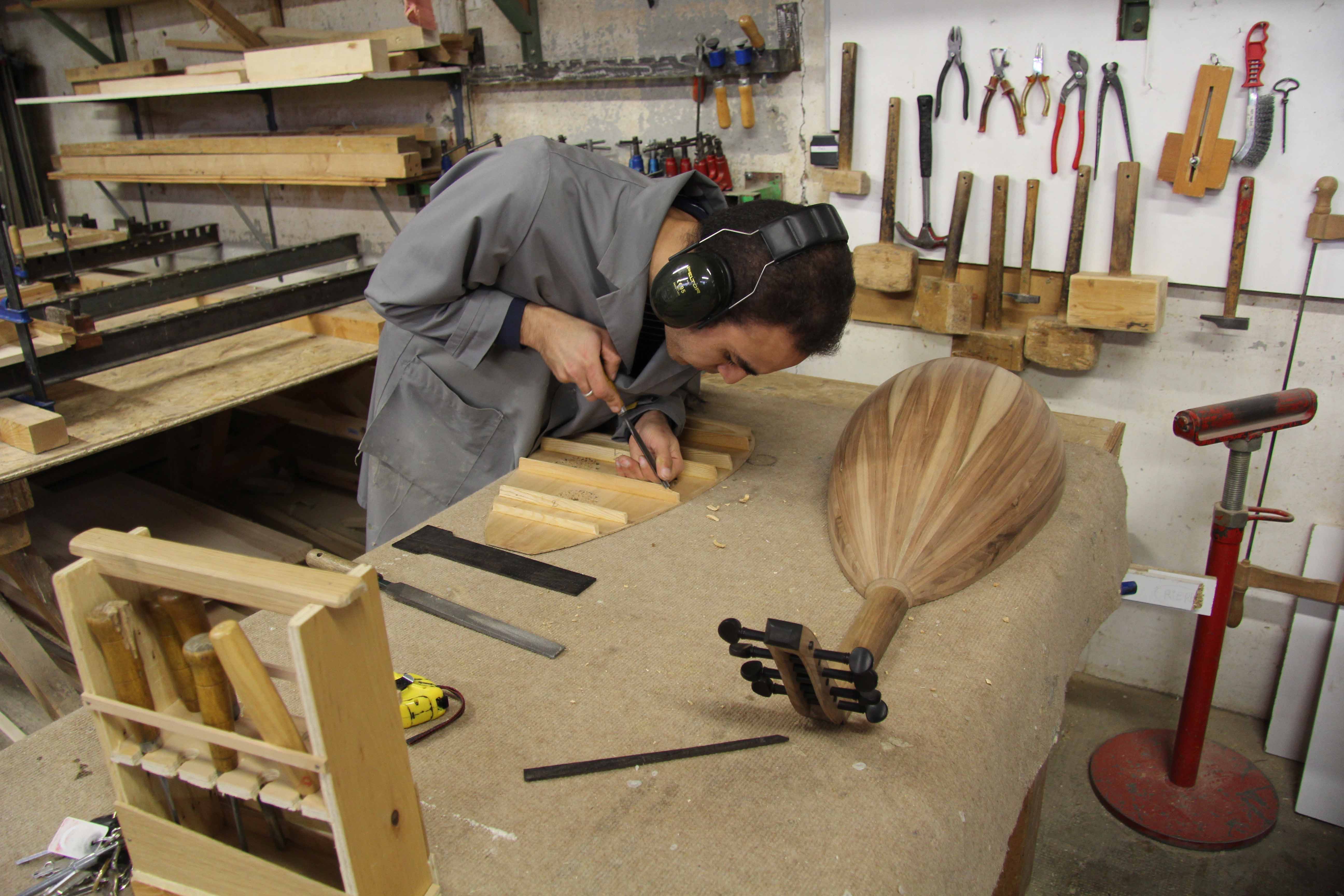 Atelier bois MJC Desnos Fabrication d'une mandoline algérienne