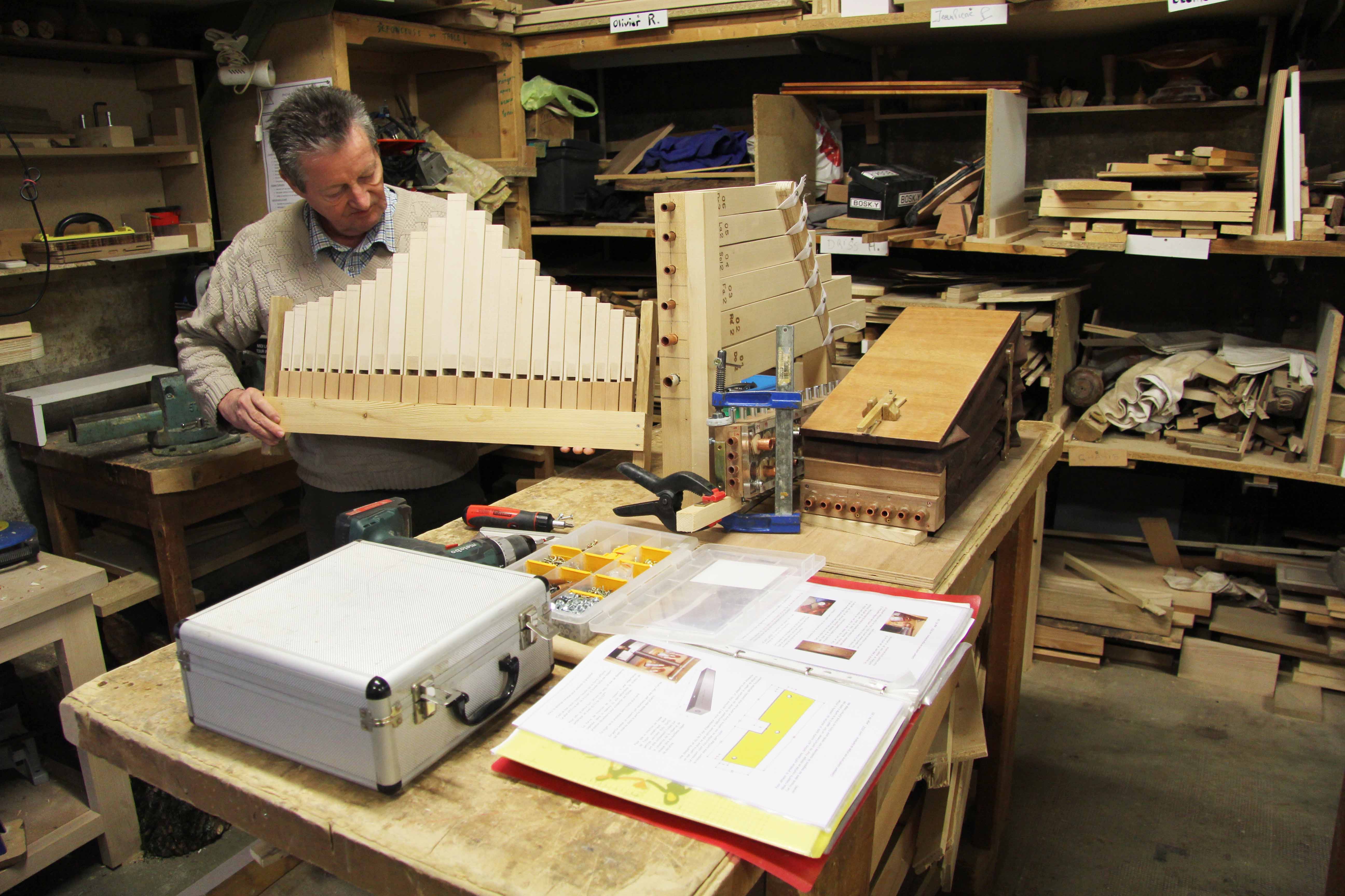 Atelier bois MJC Desnos Réalisation d'un orgue de Barbarie