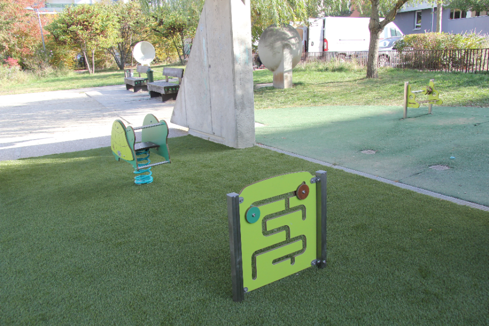Un nouveau jeu square Champ-de-la-Rousse Les jeux pour les tout-petits