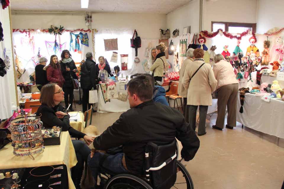 Stands du marché des arts de Noël