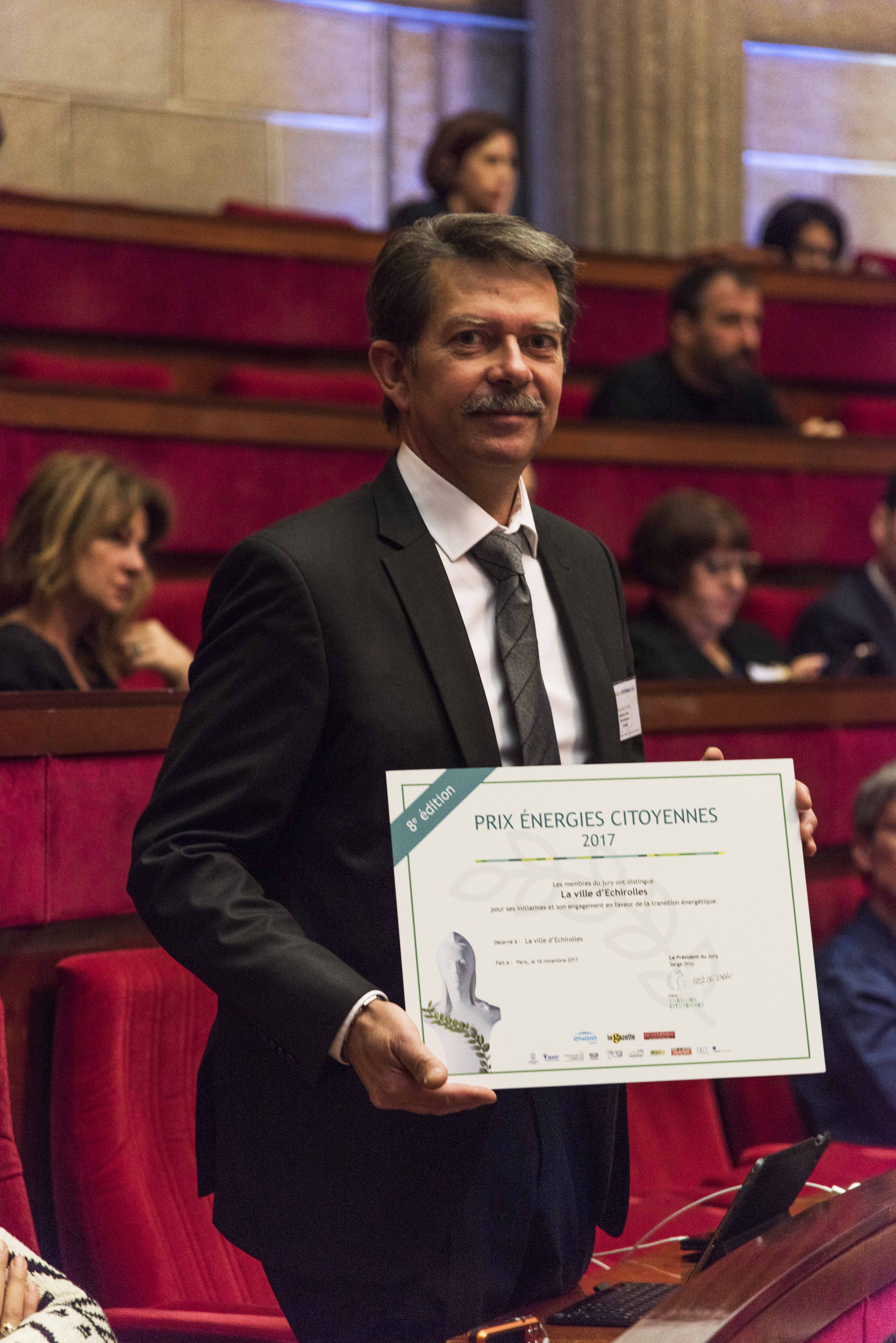 Prix énergies citoyennes 2017 Daniel Bessiron avec le diplôme