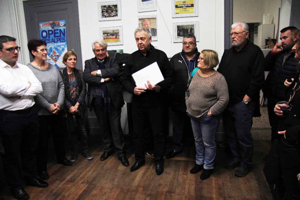 Remise des chèques aux associations sportives