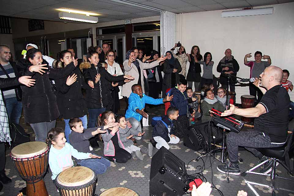 Ecole Marcel Cachin compagnie 40 Batteurs L'atelier avec la compagnie des 40 Batteurs