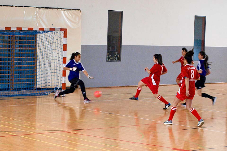 Futsal tournoi solidaire Une rencontre de futsal féminin au gymnase Lionel Terray