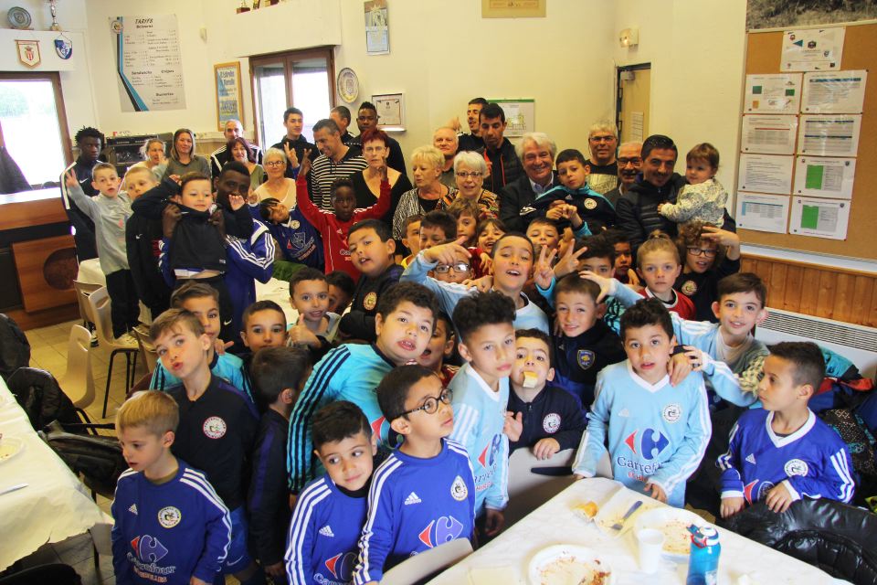 La visite du maire et de l'adjointe au sport lors d'un repas en commun