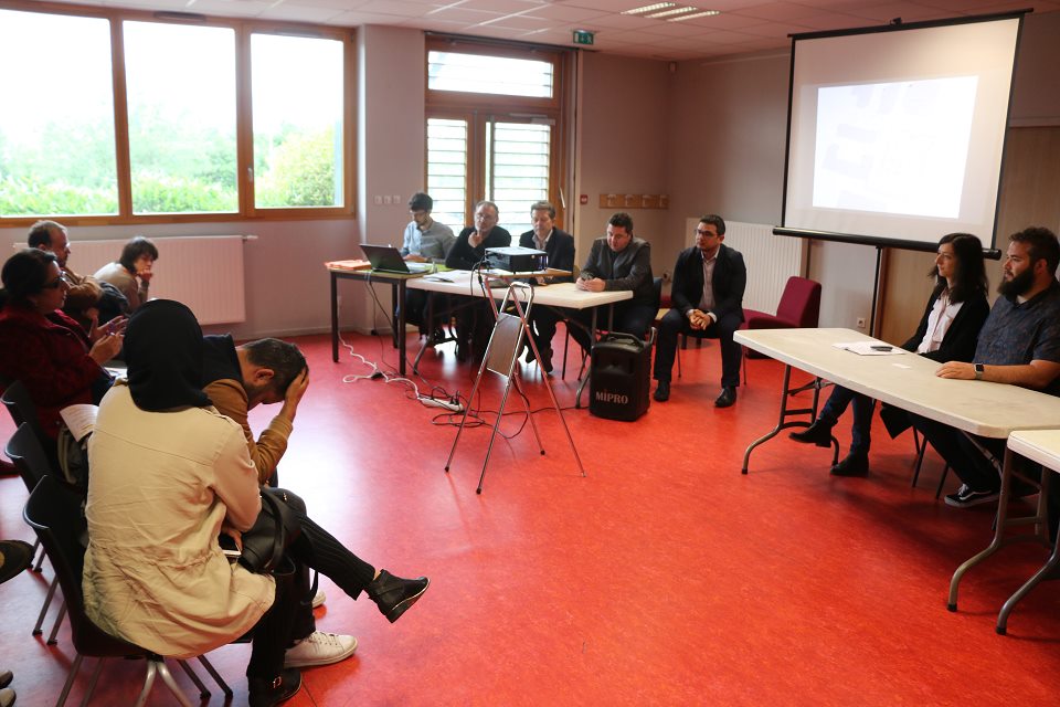 Le stationnement se fait une place dans le débat réunion publique berges du drac