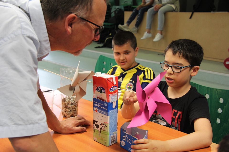 La science pour tous ! labellisation jean-vilar main à la pâte