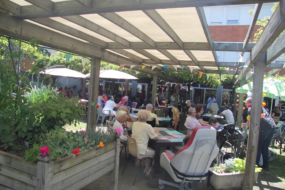 Avec le soleil ! Goûter des familles ehpad 2018