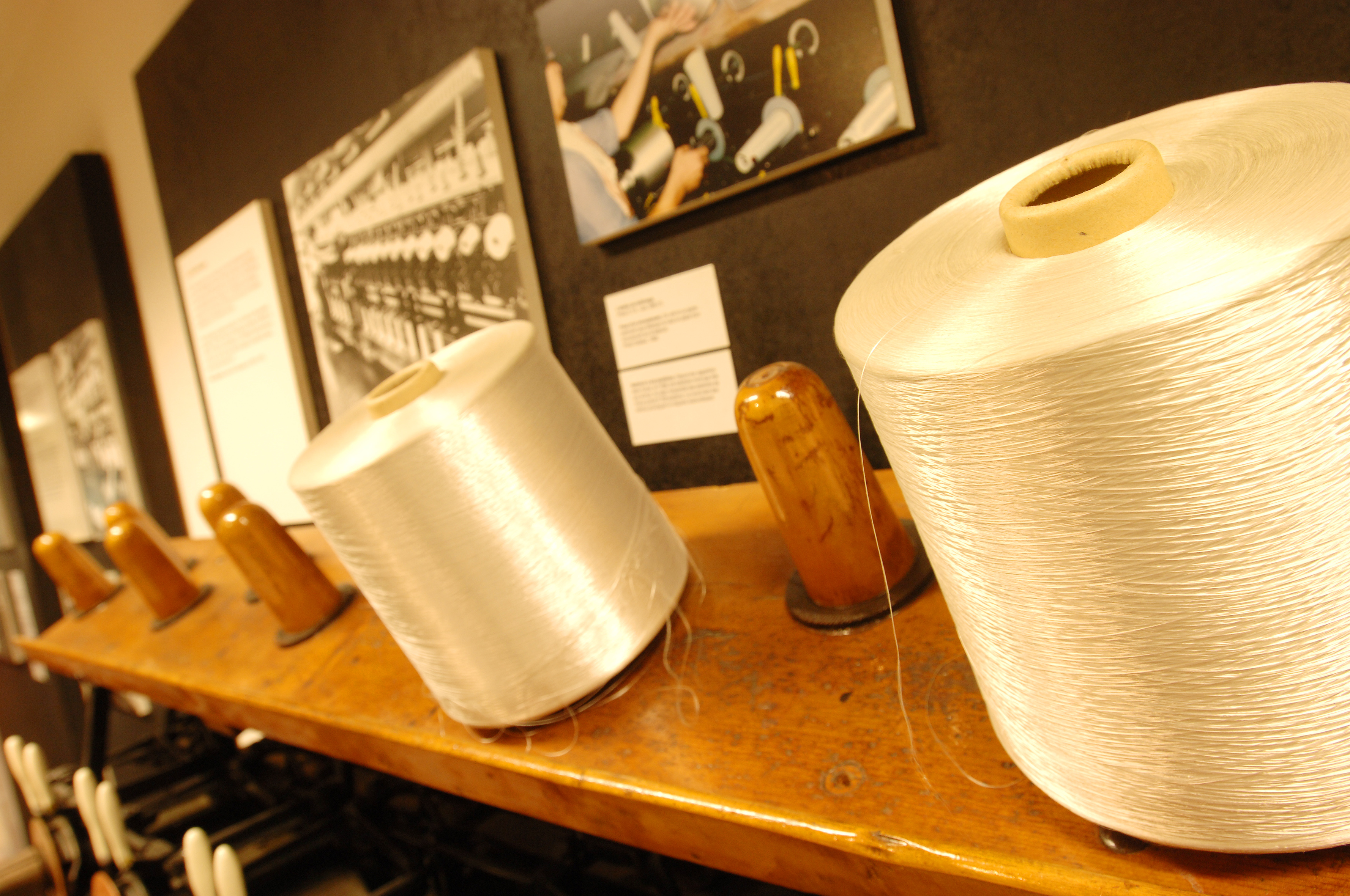 Musée de la Viscose Vue sur des fils de bobine du Musée de la viscose