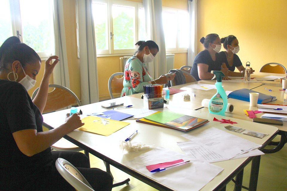 Colonie apprenante à la Motte d'Aveillans Les parents participent à différents ateliers