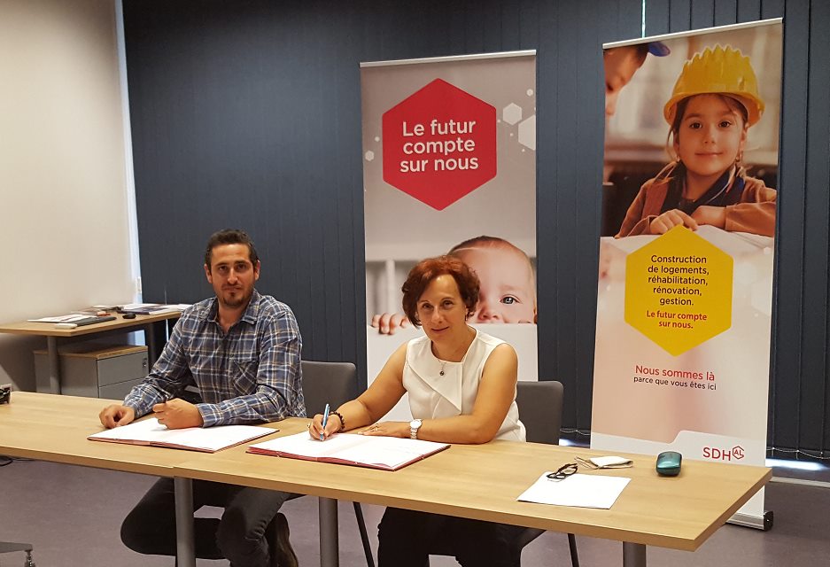 La SDH et FNE38 agissent pour la transition écologique Thomas Klein, directeur de France nature environnement 38, et Patricia Dudonné, directrice générale de la SDH, ont signé le renouvellement de la convention les unissant le 16 juillet dernier.