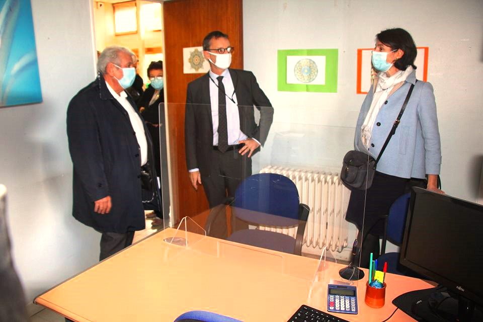 Inauguration du point d'accès au droit de la Maison des habitant-es Les Ecureuils Le maire Renzo Sulli, le procureur Eric villant et la présidente du conseil départemental de l'accès au droit découvrent le local du PAD, amené à évoluer si besoin.