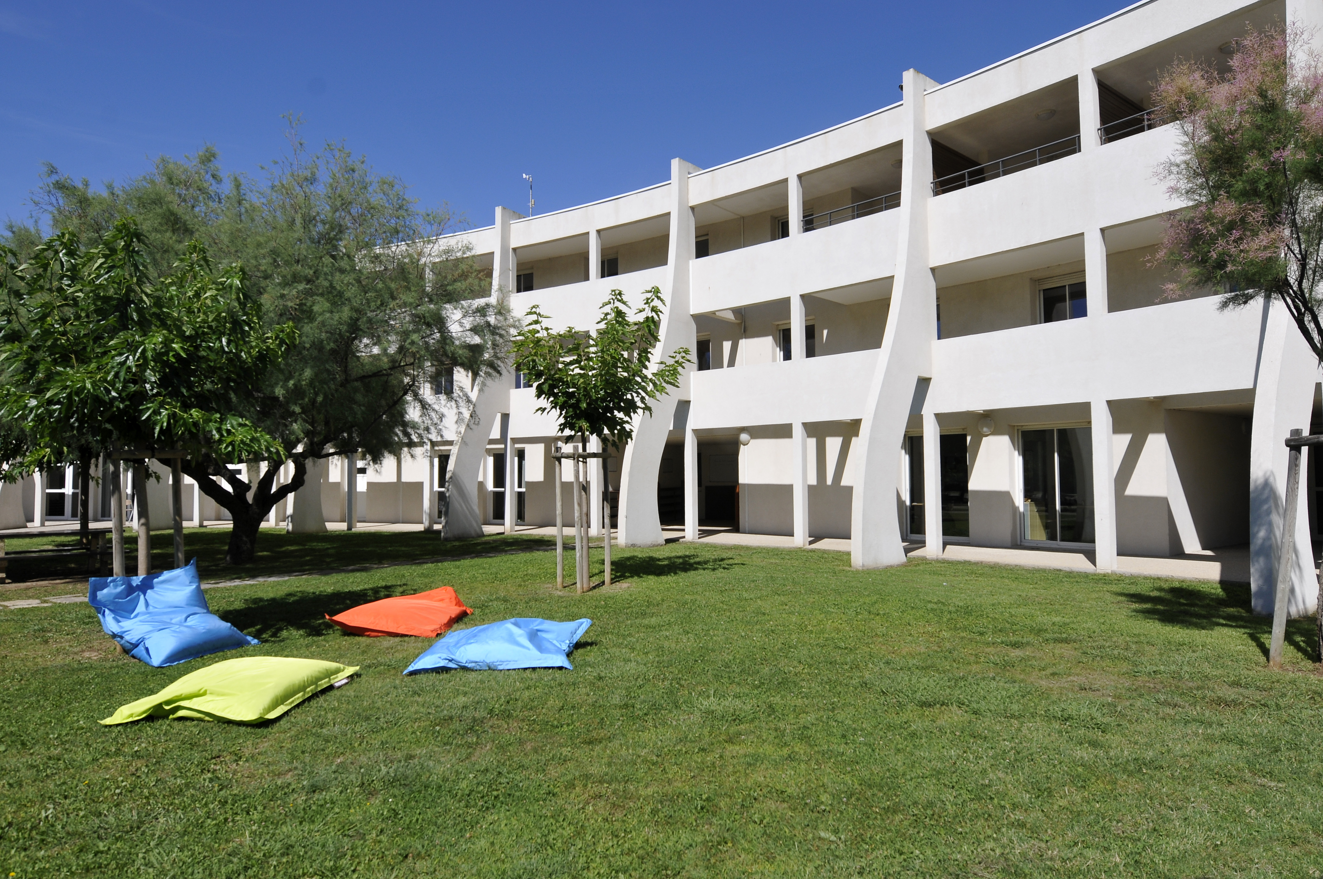 Le centre de vacances de la Grande-Motte Photo du bâtiment du centre de vacances de la Grande-Motte