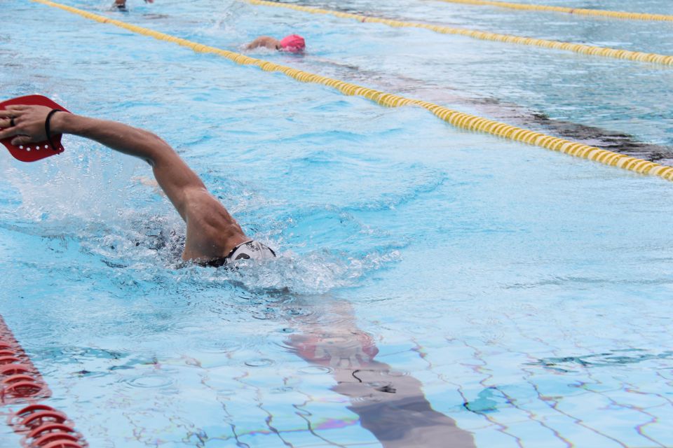 Photo de Dorian Coninx en train de faire des longueurs au stade nautique