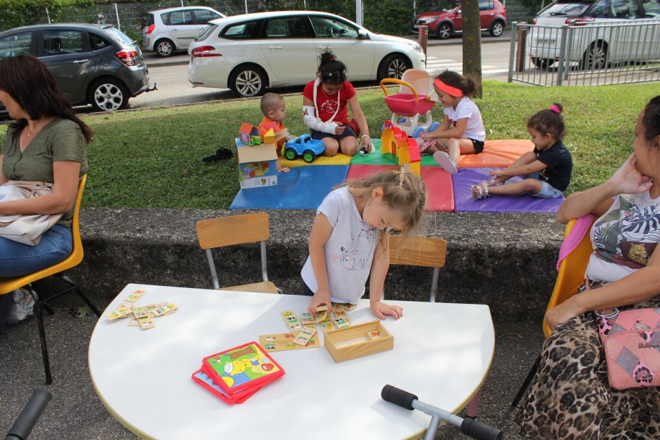 Un espace jeux pour les enfants pour jouer, dessiner, s'amuser...