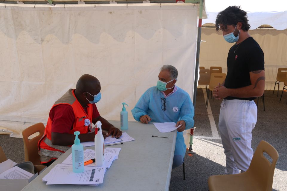 Centre de vaccination de Comboire Une quinzaine de personnels médicaux du CHU et cinq bénévoles de la Croix-Rouge ont été mobilisés durant ces deux jours de vaccination pour accueillir le public.