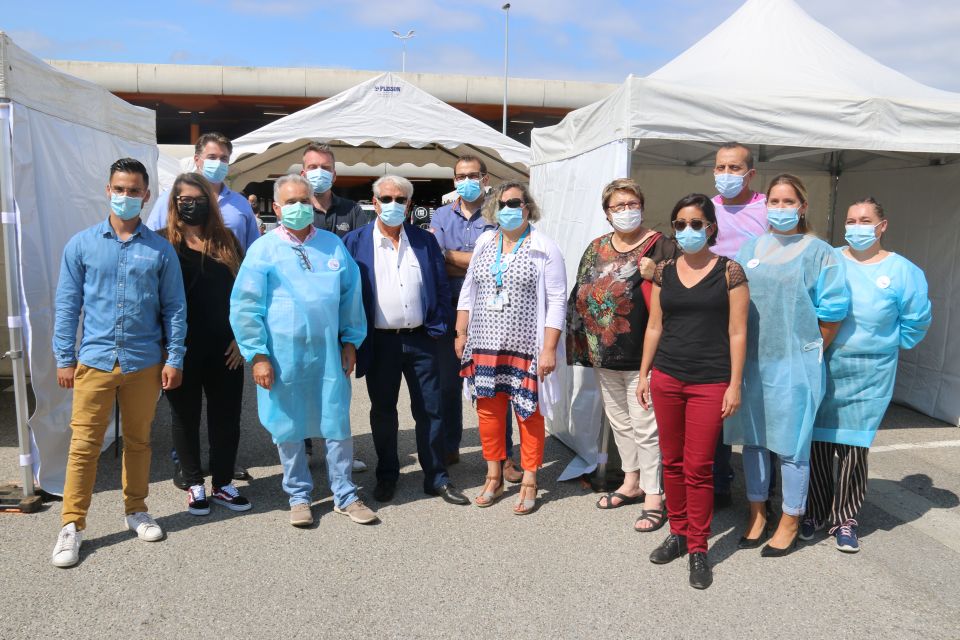 Centre de vaccination de Comboire Le maire Renzo Sulli, accompagné de la première adjointe Amandine Demore et de l'adjointe aux solidarités Sylvette Rochas, ont remercié les personnels du CHU et les bénévoles de la Croix-Rouge pour leur mobilisation, et les commerçant-es de l'association de Comboire pour leur accueil.