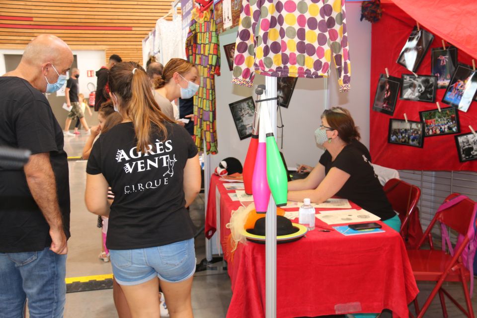 A l'images des bénévoles de l'école de cirque Les Agrès du vent, les représentants des clubs et associations ont accueilli et renseigné de nombreuses familles désireuses de reprendre une pratique sportive ou associative.