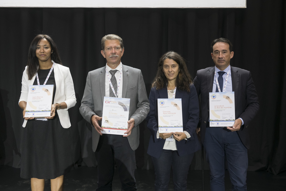 Échirolles, représentée par Daniel Bessiron, 2e Adjoint à l'environnement durable et aux transitions, a reçu le label Cit'ergie Gold décerné par l'Ademe Échirolles, représentée par Daniel Bessiron, 2e Adjoint à l'environnement durable et aux transitions, a reçu le label Cit'ergie Gold décerné par l'Ademe
