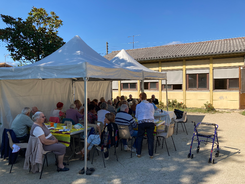 Les membres du foyer Marie-Curie se sont retrouvés autour d'un repas mercredi dernier, après 18 mois sans se voir.