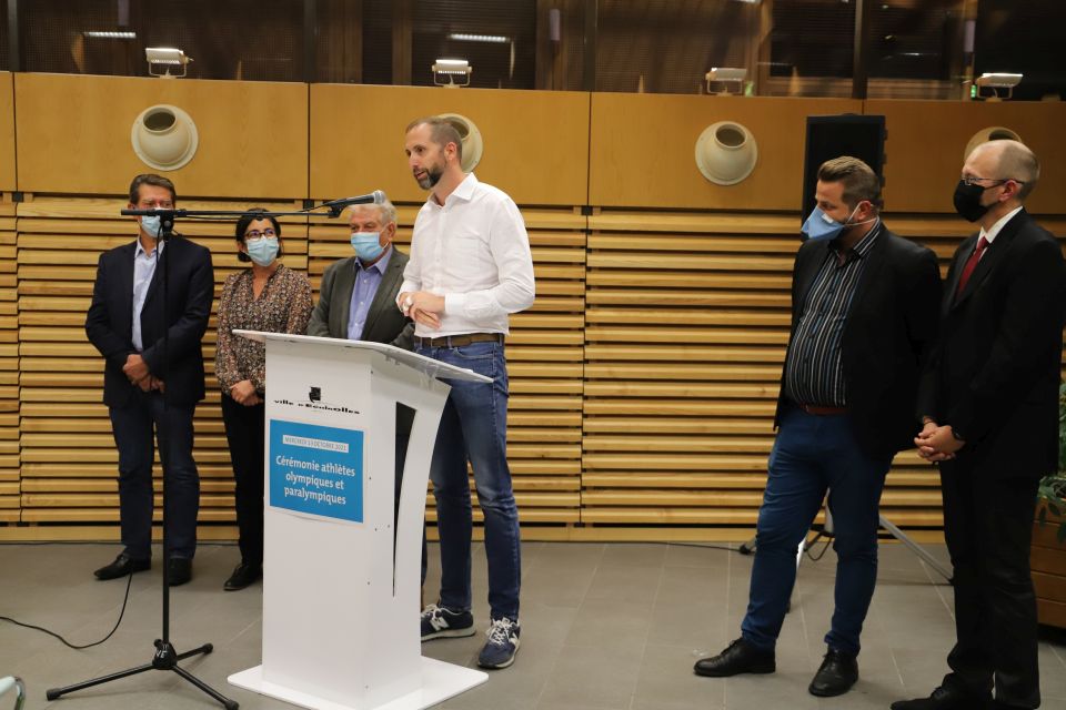 David Maître, représentant du club du Grenoble alp'38, avec lequel s'entraînent Jordan Pothain et David Smétanine, a lui aussi félicité les athlètes pour leurs performances et remercié la Ville pour son accueil au Stade nautique qui permet aux jeunes d'apprendre à nager ou à se perfectionner.   