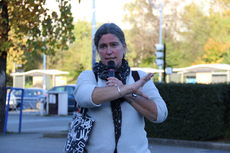 Servanne Commiot, directrice du projet de renouvellement urbain des Villeneuves à la Métropole, animait la visite.