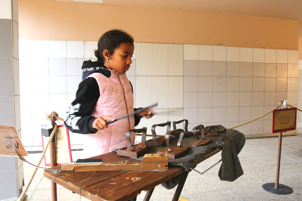 Les vieux fers à repasser de mamie ont une seconde vie avec la Manufacture sonore imaginée par la Cie Les petits détournements