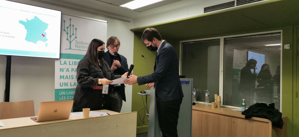 Label « Territoire Numérique Libre » Aurélien Farge, conseiller municipal délégué au développement du numérique, à l’informatique et aux logiciels, a reçu au nom de la ville d’Échirolles le label Territoire Numérique Libre de niveau 4 décerné par l’ADULLACT