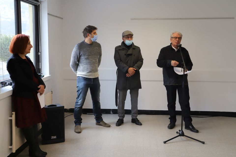 Quartier de La Luire : Un Pôle tout neuf Le maire Renzo Sulli et la directrice générale de la SDH Patricia Dudonné, qui entourent ici Laurent Vanplin et Zaïm Bouhafs, respectivement conseiller municipal aux projets associatifs et adjoint au développement de la vie associative (de g. à d.), se sont félicités de la collaboration entre la Ville, le bailleur et les associations sur ce projet.