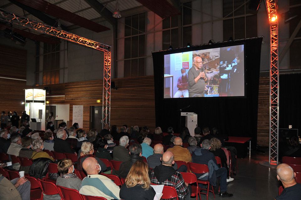 Assises d’Échirolles : La participation se Fabrique Tout au long de la soirée, les habitant-es et les acteurs-trices de la vie locale ont pu échanger, partager leurs expériences, s'inscrire pour s'engager dans des actions...