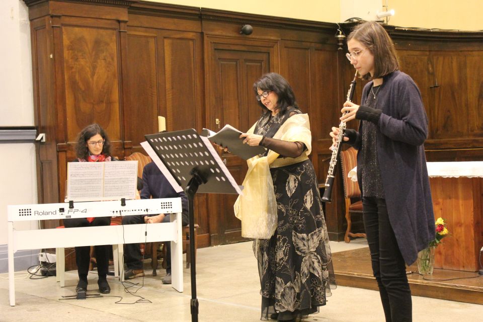 Marie-Anne Cohu-Cabaret, au piano, Maria Sulli, au chant, et Éléonore Cabaret, au haut bois (de g. à d.), ont grandement contribué à faire de cette soirée inaugurale une franche réussite, appréciée par le public.   