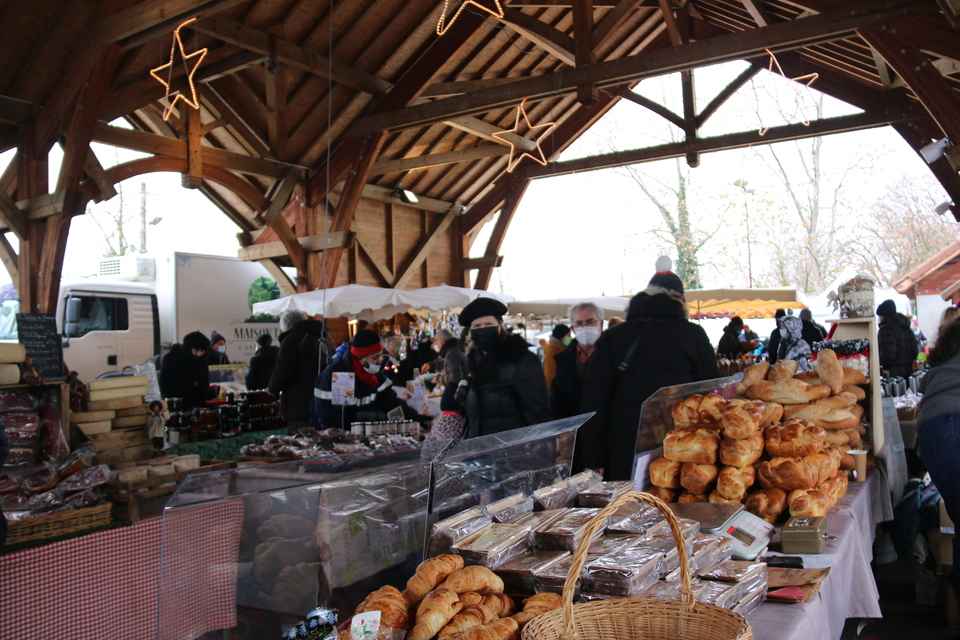 Fromages, charcuterie, épicerie fine et friandises, il y avait tout pour dresser la buffet de Noël.