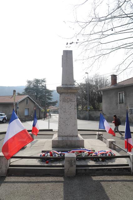 monument aux morts le 19 mars 2022