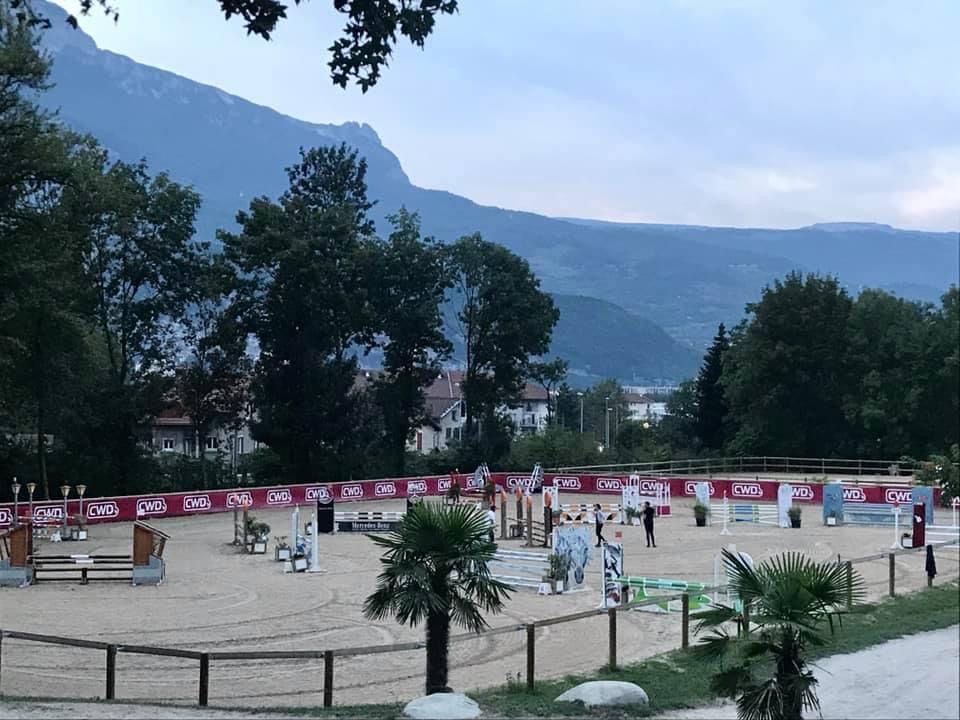 La piste du concours ! Piste où a lieu le concours hippique