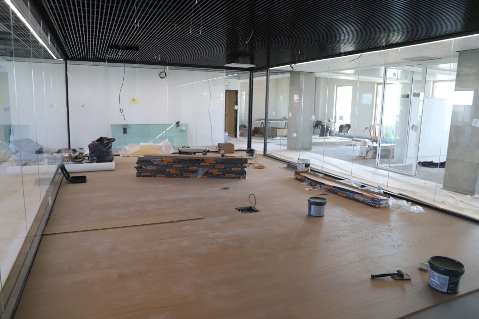 Immeuble Le Pixel : Le dernier "carré" du centre-ville Le Pixel offre 8 231 m² de surfaces de bureaux répartis sur huit étages, aménageables selon leurs souhaits par leurs propriétaires. 60 à 70 % des surfaces ont déjà trouvé preneur.