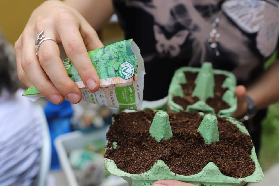 Dans leur terreau, les jardiniers amateurs du Village Sud et des Granges ont semé des graines aromatiques, mais aussi celle de l'échange et du partage...