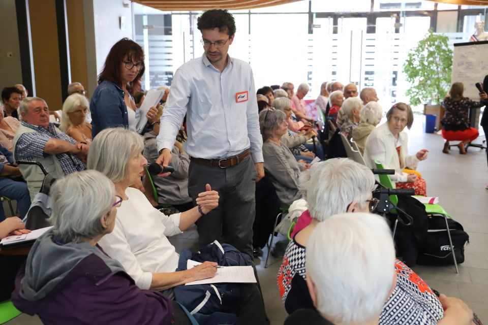 Cette première réunion du Forum permanent a été l'occasion de redonner la parole aux seniors sur les sujets qui les concernent, ici, les transports.